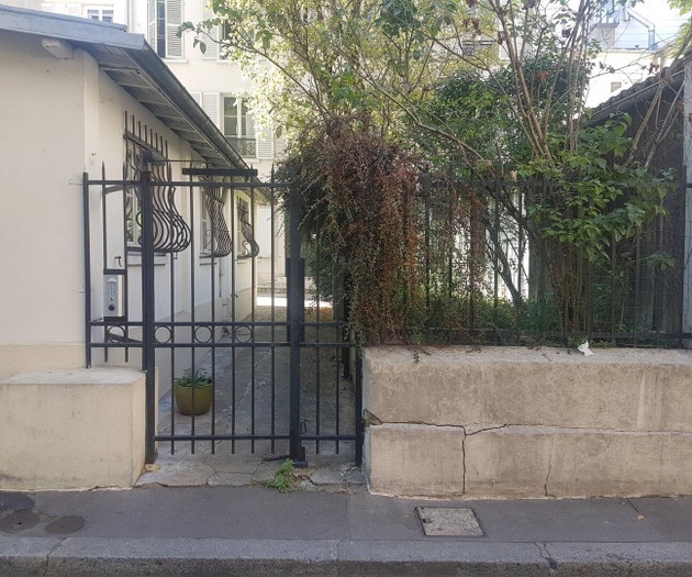 Tiny house in the Center of Paris