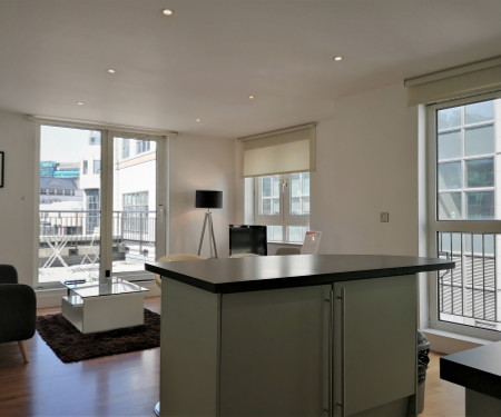 Flat with views in Tower Hill