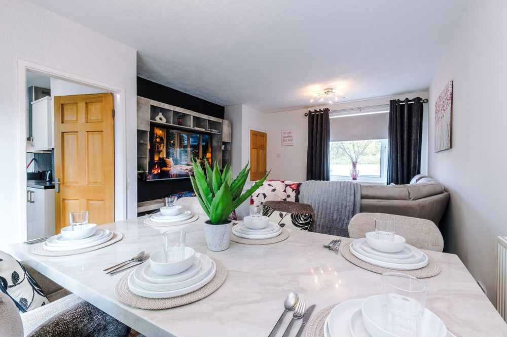 Furnished 3-Bed House With Driveway & Garden preview