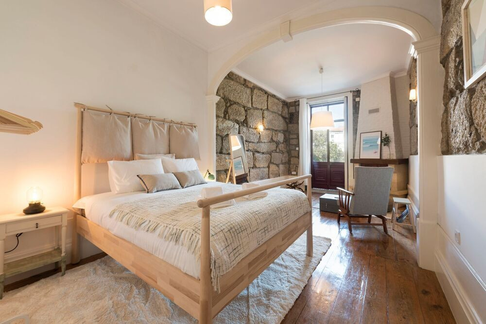 Spacious private room with balcony in shared house