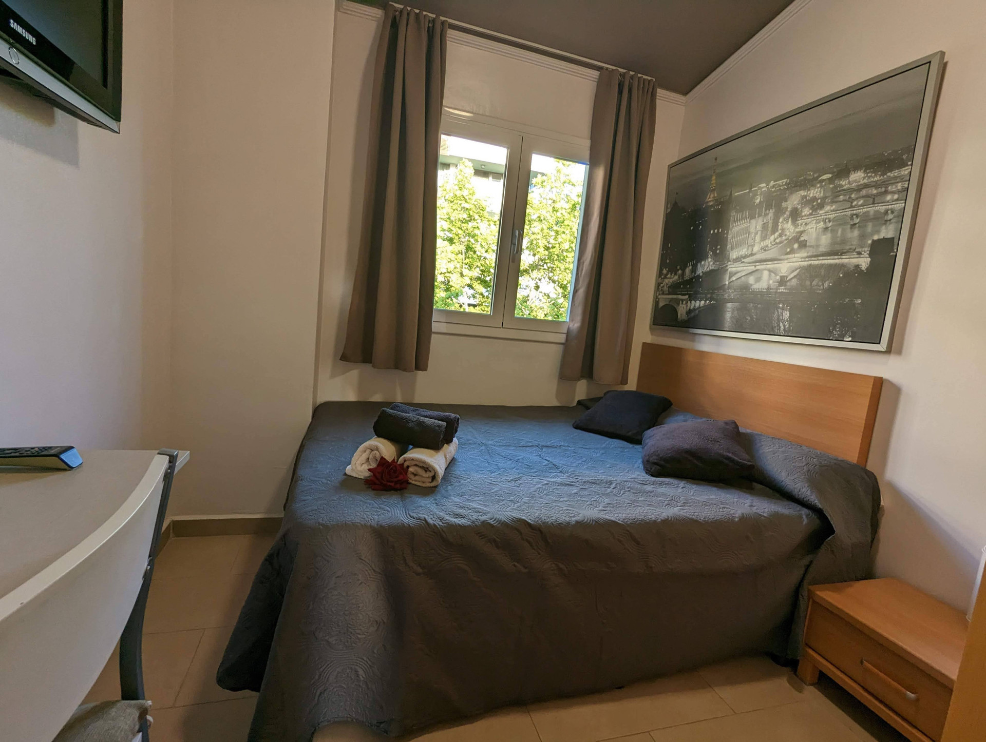 Habitación con cama de 150cm