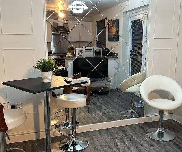 Comfortable 4 Bedroom Home Sleeps 7 Wolverhampton