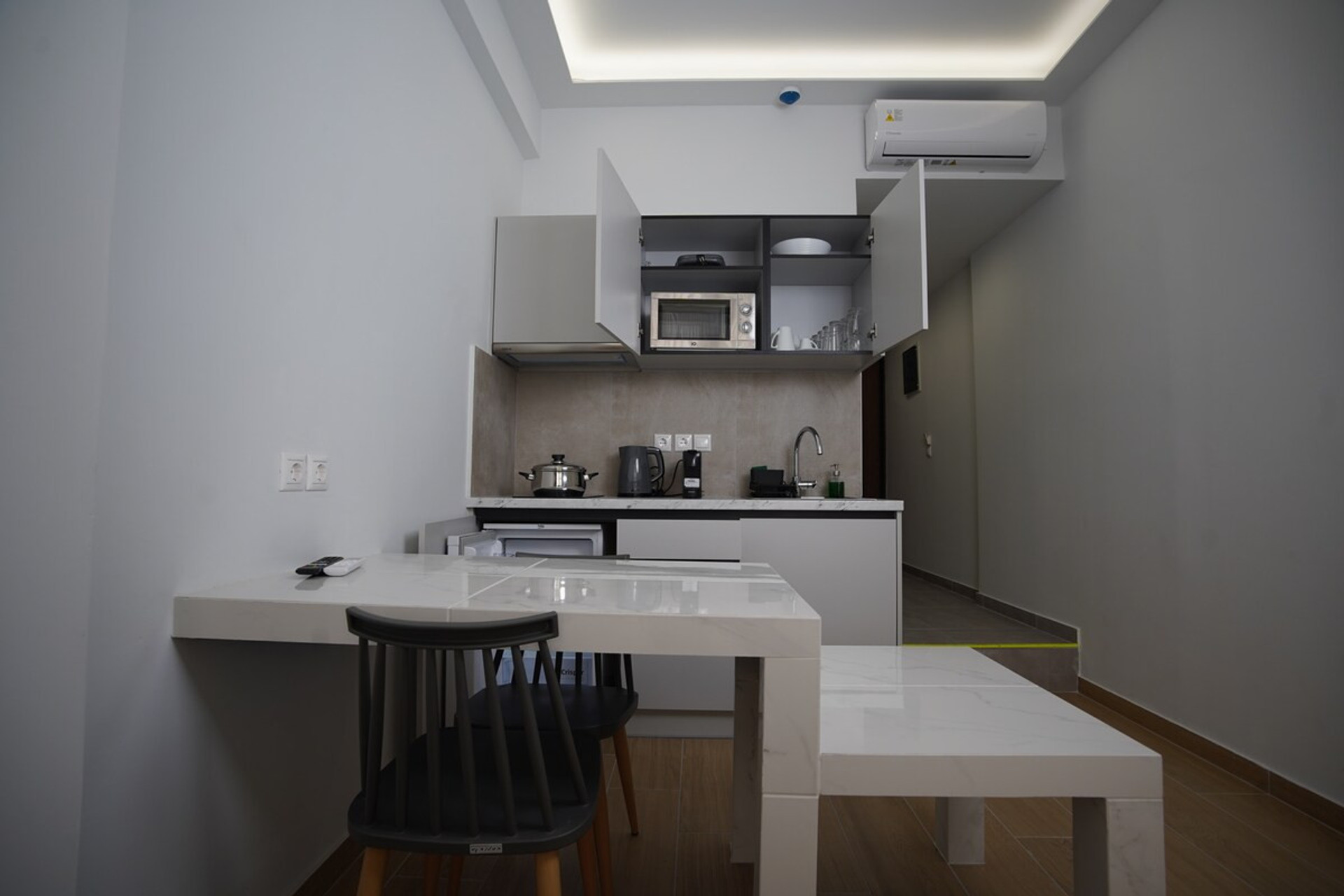 Kitchenette image 2