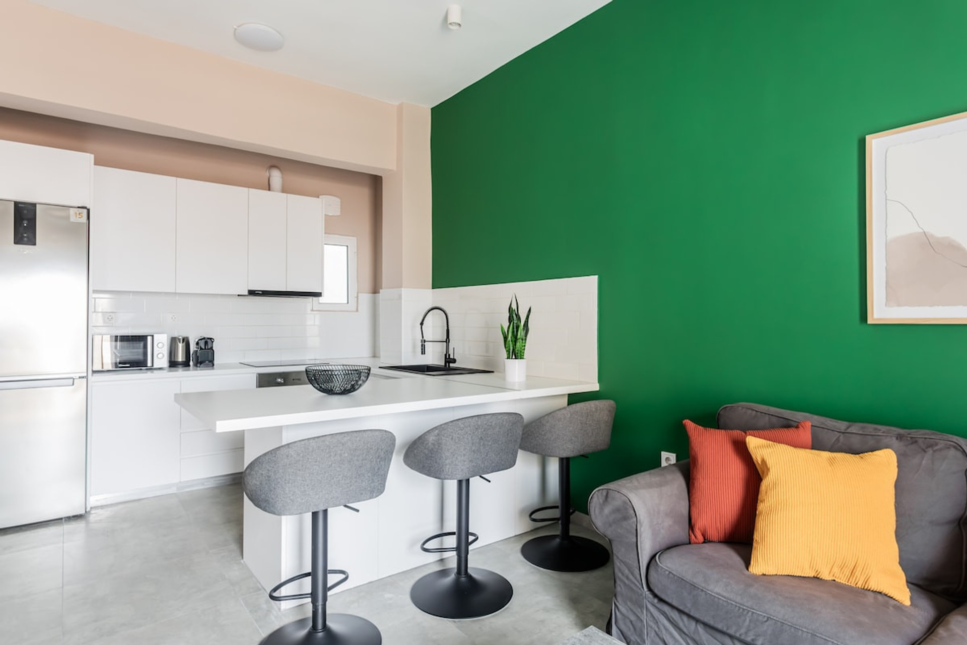 Full kitchen