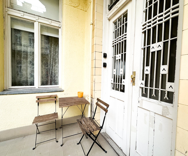 Yellow House - Large central one-bedroom
