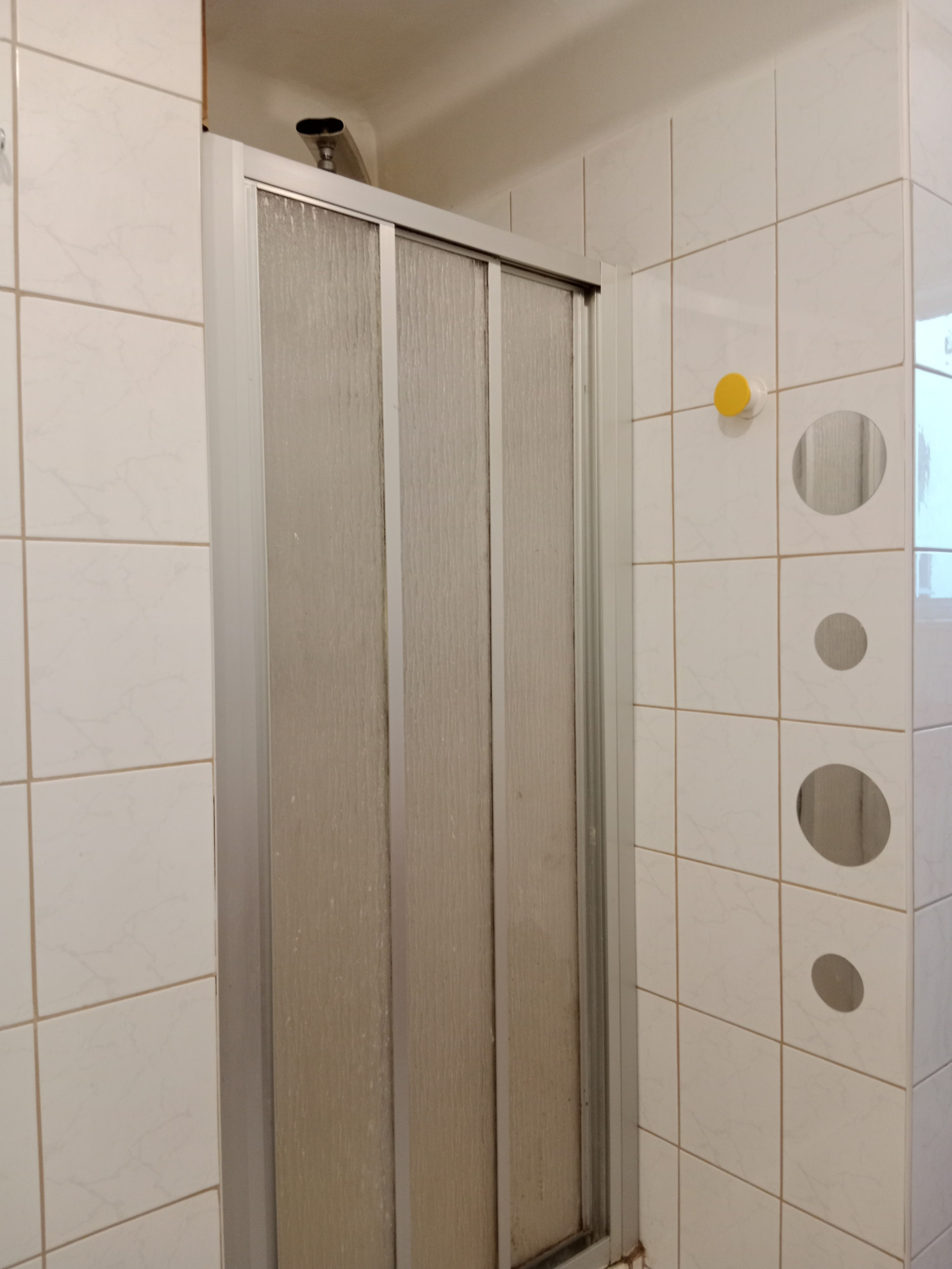 Badezimmer mit Dusche 