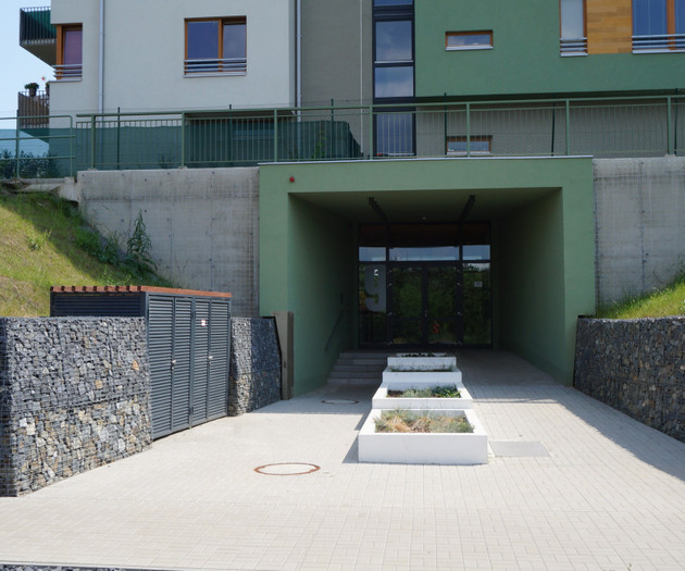 Vchod do budovy/ Main entrance