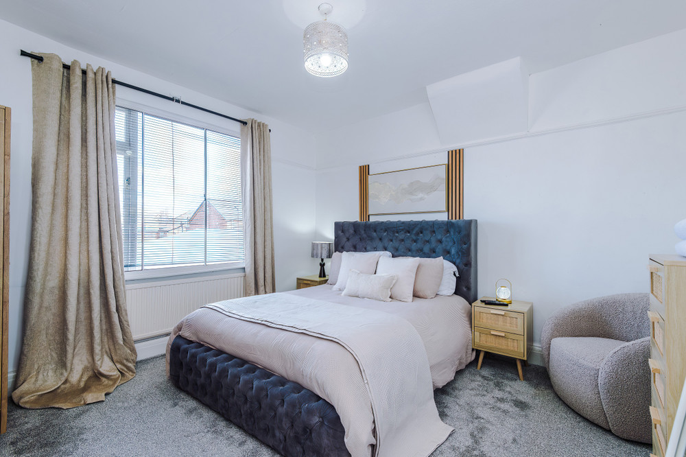Luxury 3-Bed | Fireplace | Airport 6 Min preview