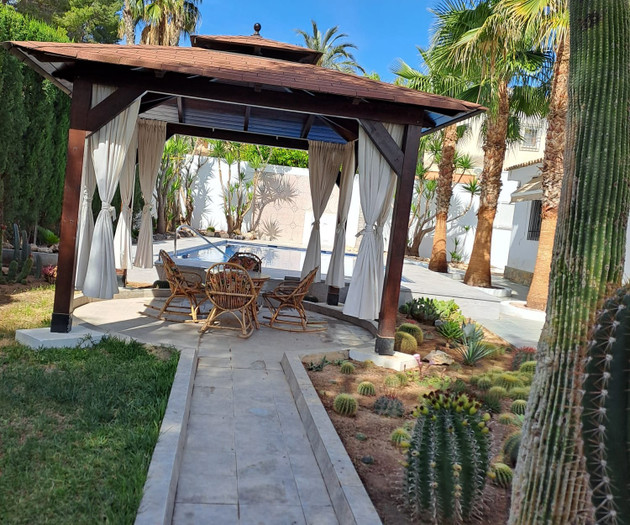 Gazebo pathway toward pool