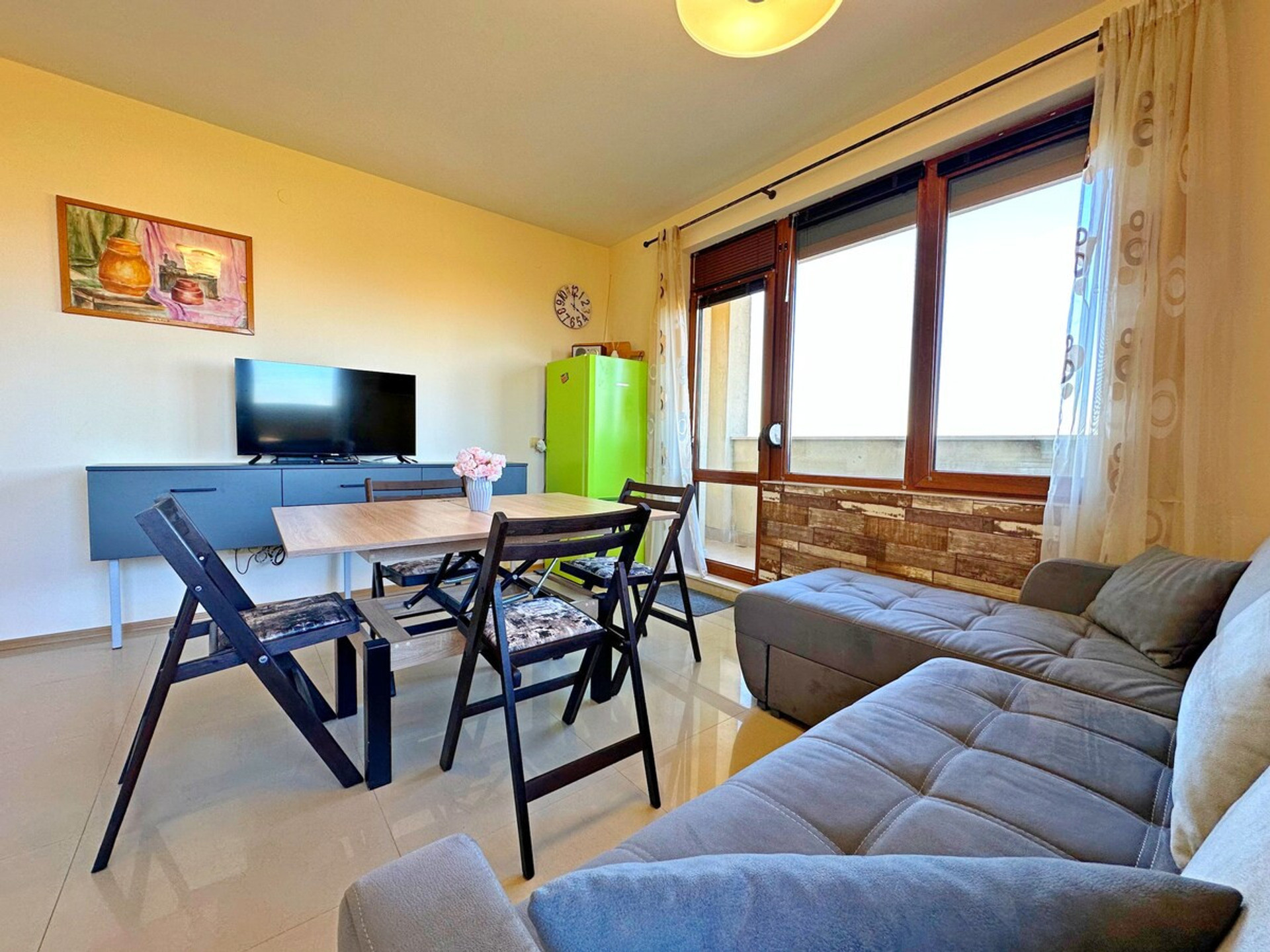 Living room image 3