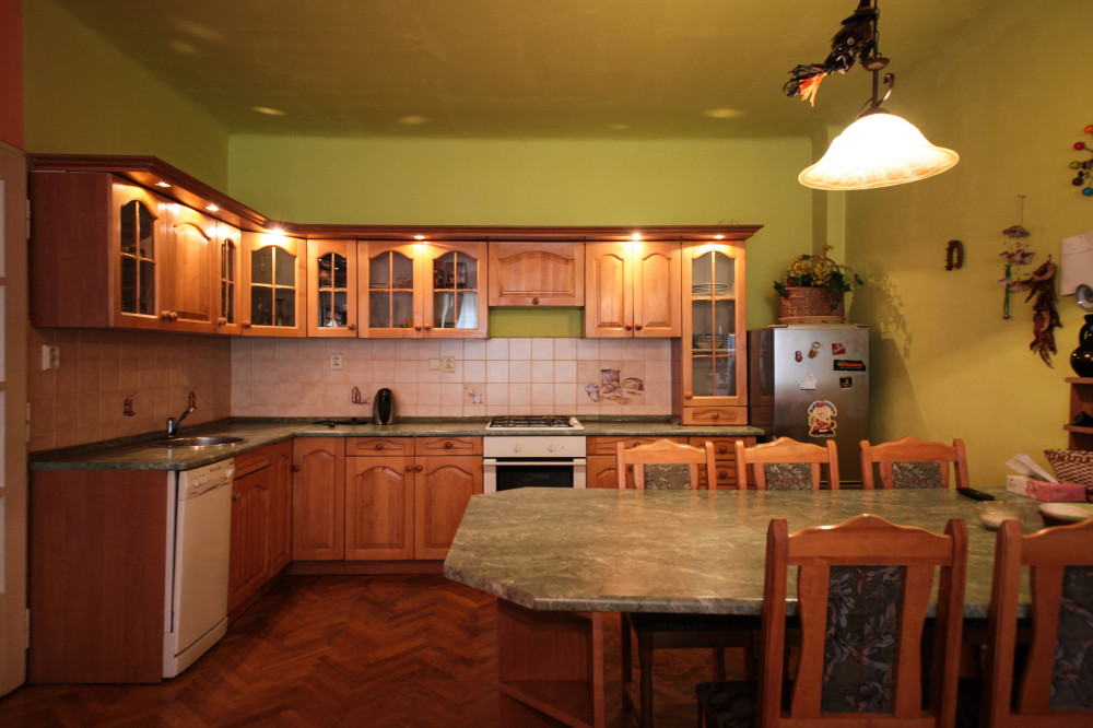 Three-bedroom apartment with parking, Smichov