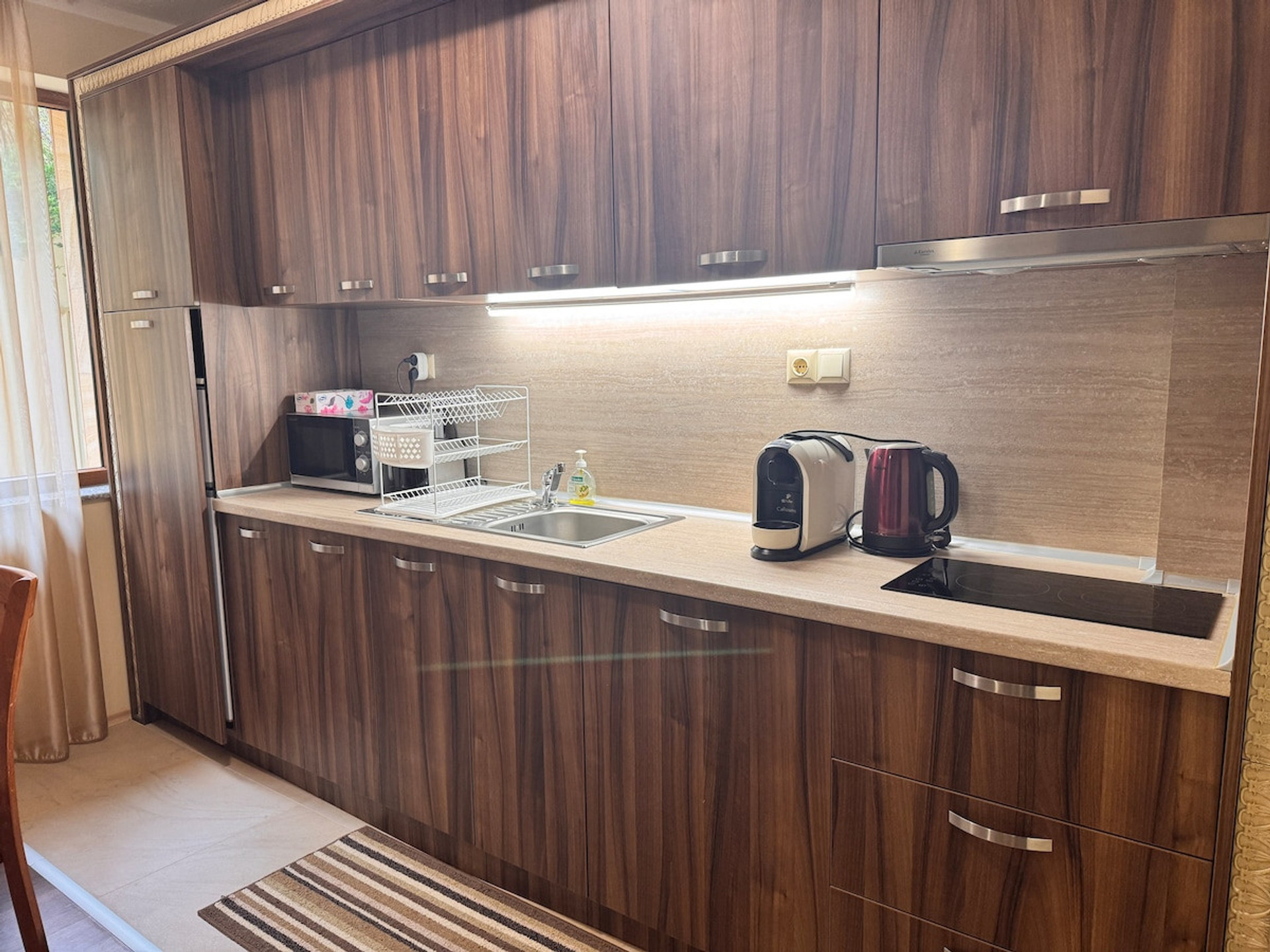 Full kitchen image 1