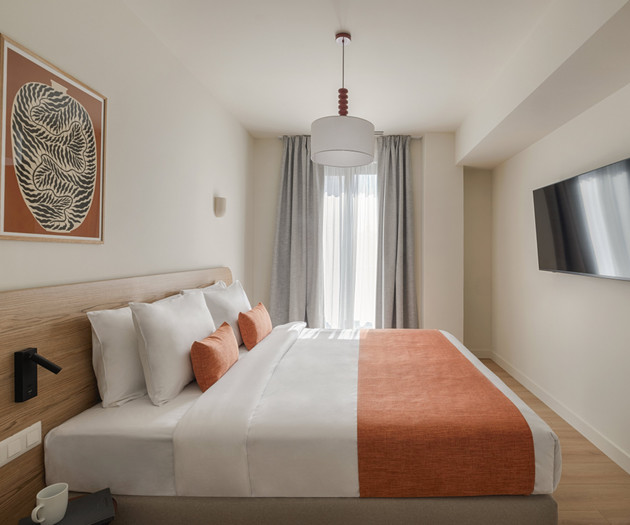 Bright 1-bed apartment, close to metro station