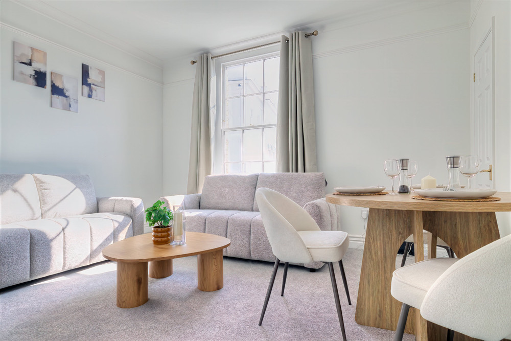 Maidstone 2-Bed Apartment | Sleeps 5 | Parking, Fa preview