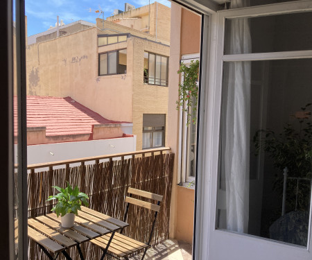 Airen Room - Private Balcony, Open Closet, Sunny