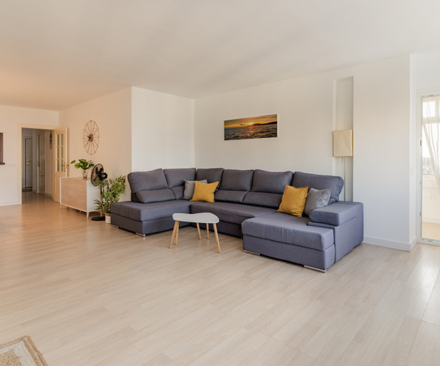 Sunny apartment with nice sea view