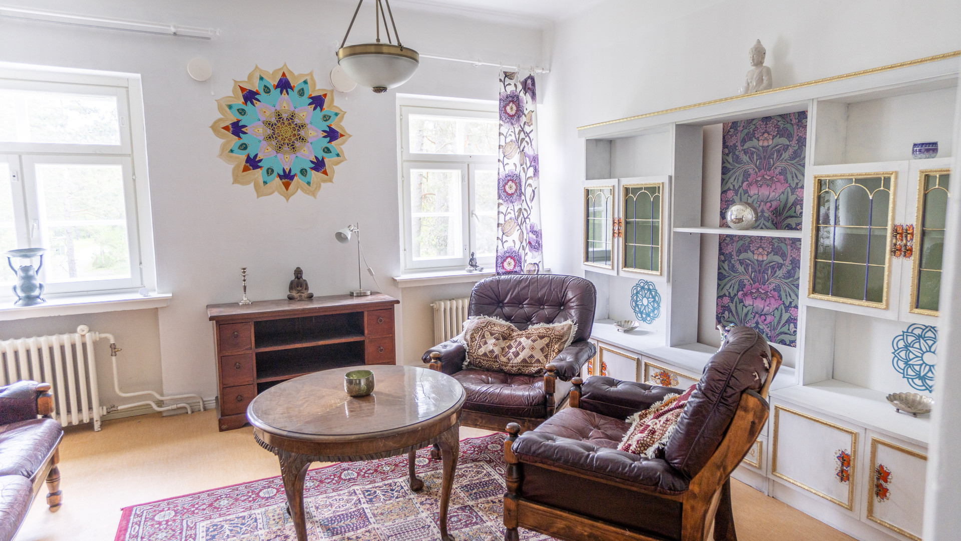 Dedicated Living Room for Nomads