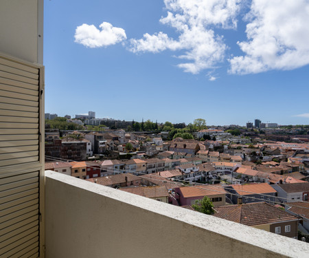 Colorful Central Flat w/ Balcony | River View