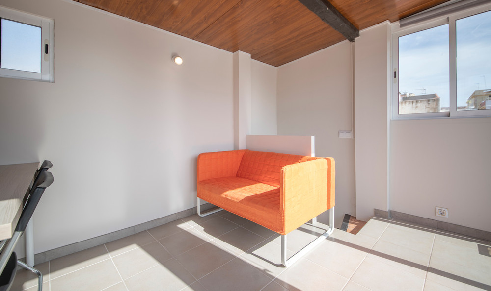 Penthouse with large private terrace and air cond