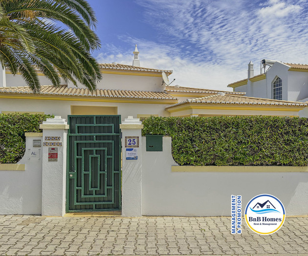 Villa Verde - 4 bedrooms, Marina view, pool & BBQ
