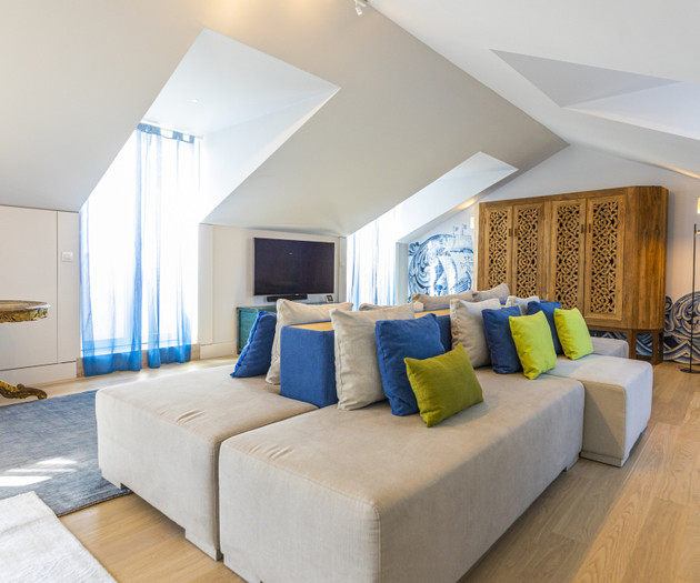 Chiado Rooftop Apartment by Cadenzalux