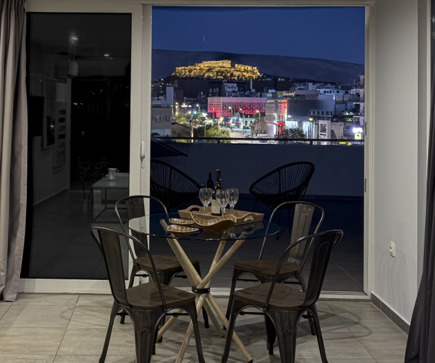 Acropolis Magical View Suite @ Metro Kerameikos