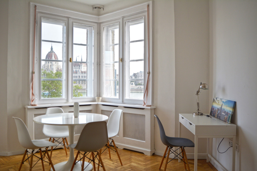 Elegant Studio on the Danube — Parliament Views preview