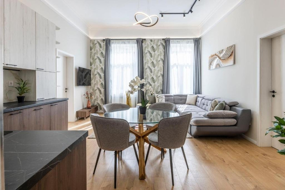 DeLuxe Izabella City Center Residence with 4BEDRM, preview