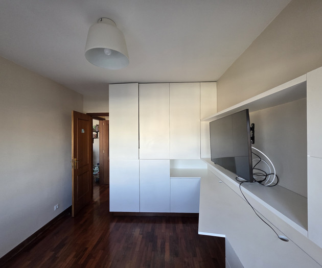 Bright Modern Room | 500Mbps Fiber | City Center