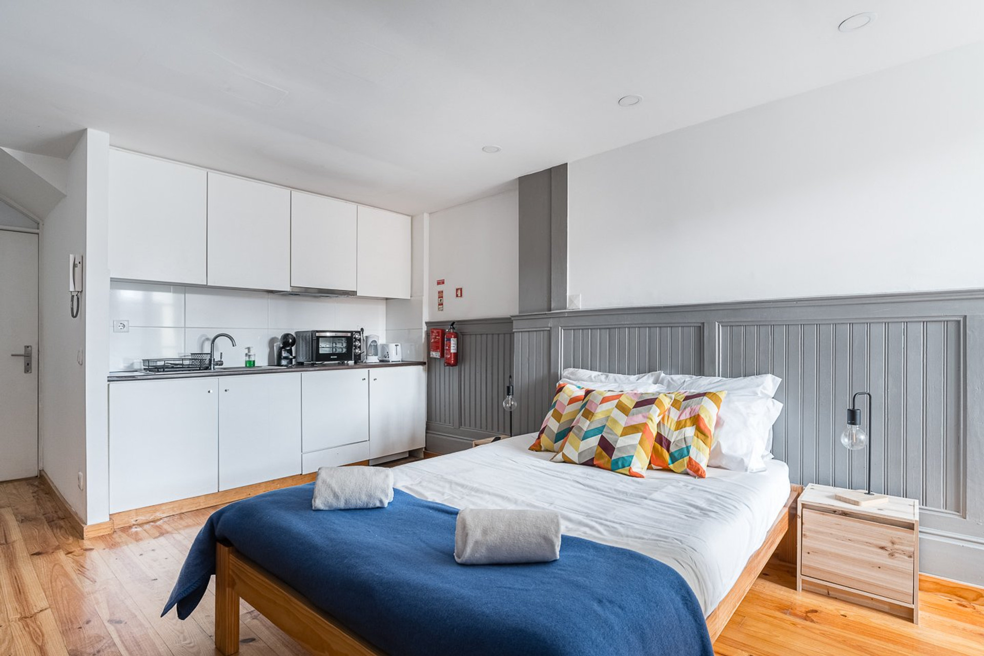 Studio with bed and kitchenette