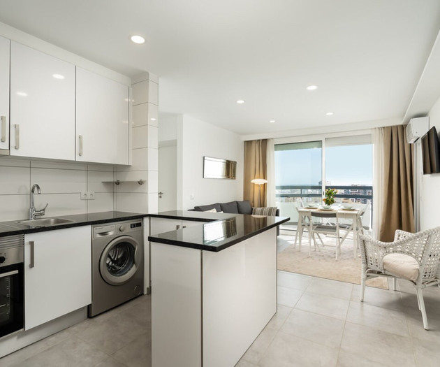 Vista Bonita - Modern apartment with ocean and mou