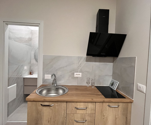 ECONOMY APARTMENT FOR 6-– 4 Min from the Beach!