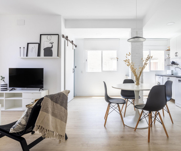 CHARMING AND BRIGHT, CITY OF ARTS · SEASONAL RENTA