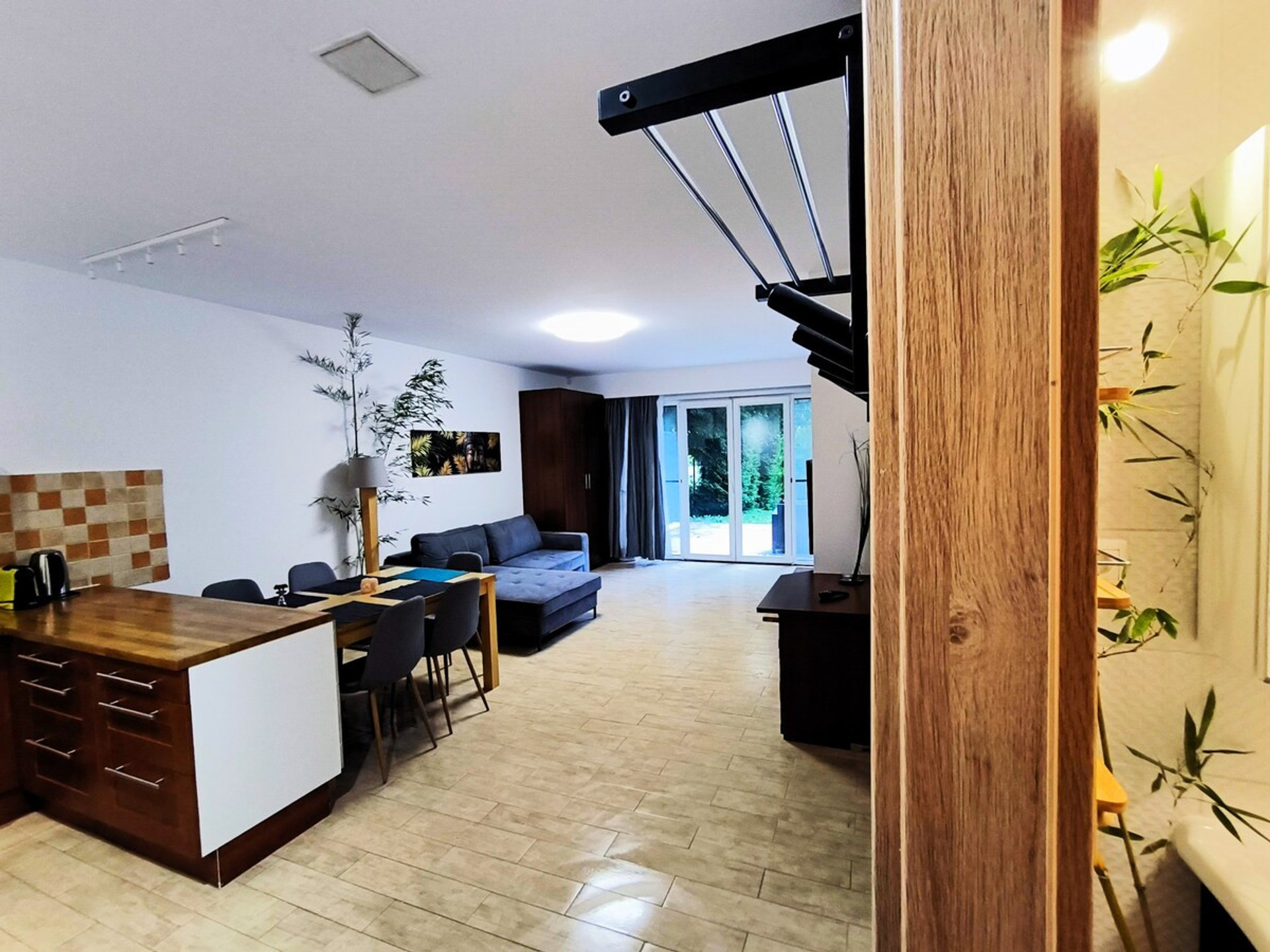 Living room image 4
