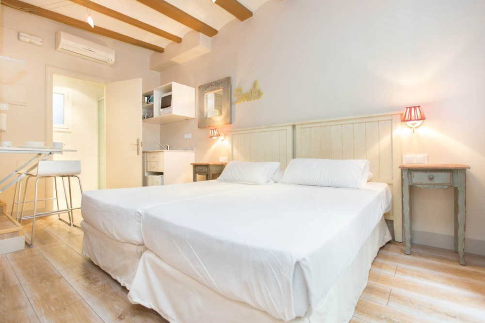 Cosy equipped studio right in the city centre. preview