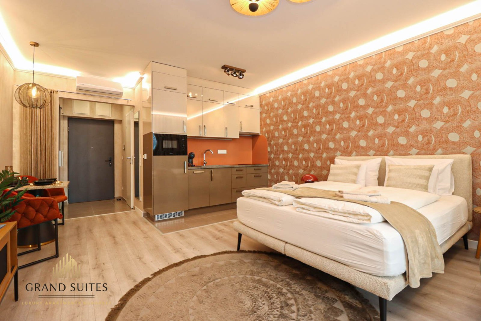 Open studio with bed and kitchen
