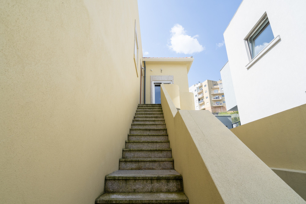 BonPorto 381 - Charmy Duplex w/ Stunning Courtyard