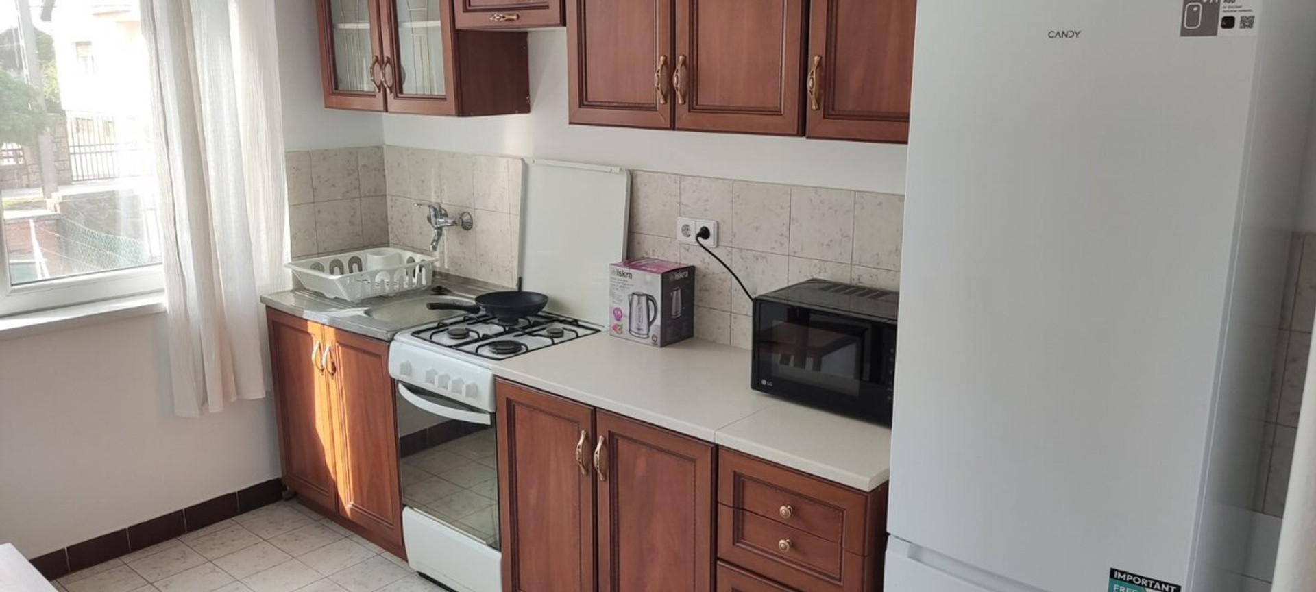 Full kitchen image 2