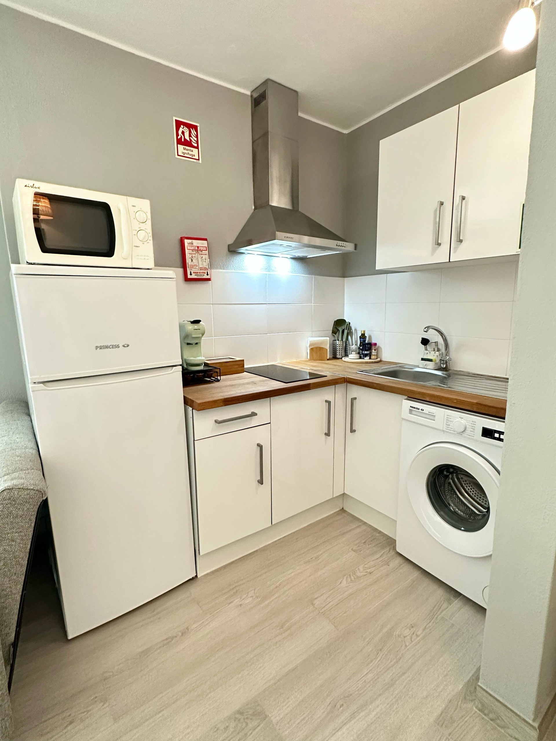 Compact kitchen with appliances