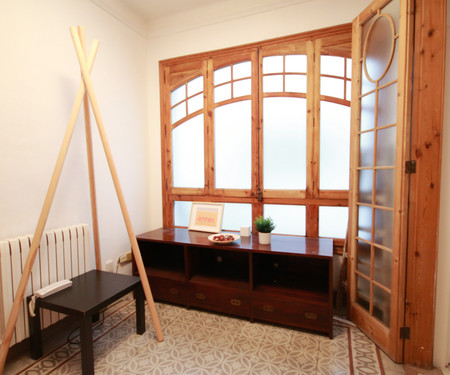 R0302- Room in flat to share in Eixample