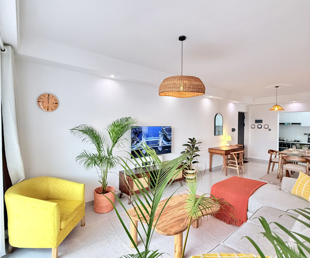Airy 17th Floor 2BR: City Views, Balcony & Pool