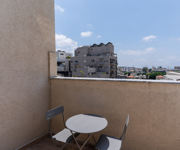 Blueground | Florentine, City View, Top Floor - 01
