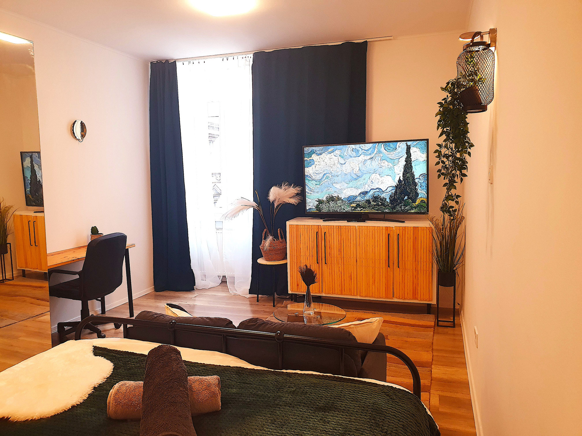 bedroom 55 inch smart tv desk