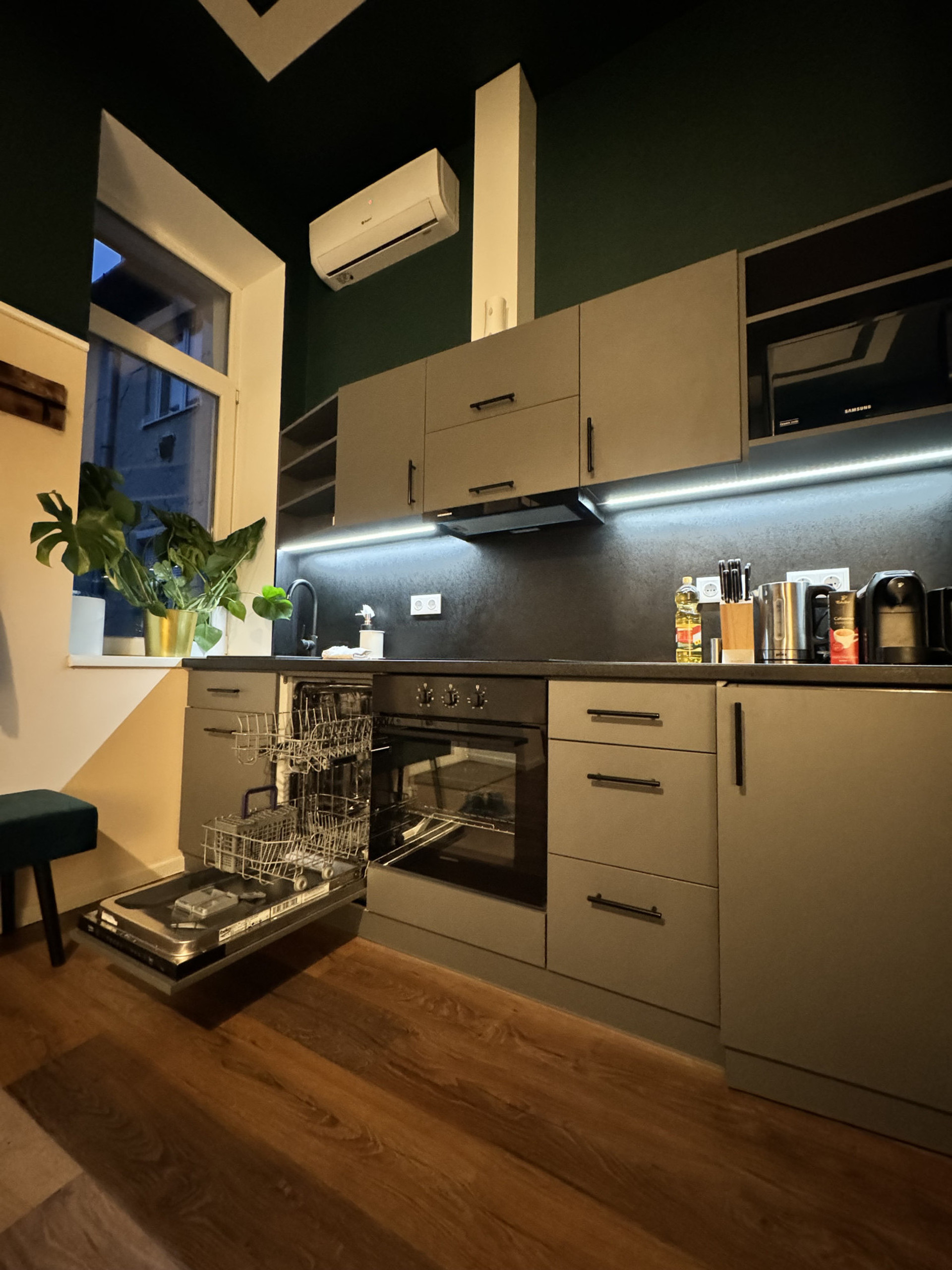 full kitchen with dishwasher