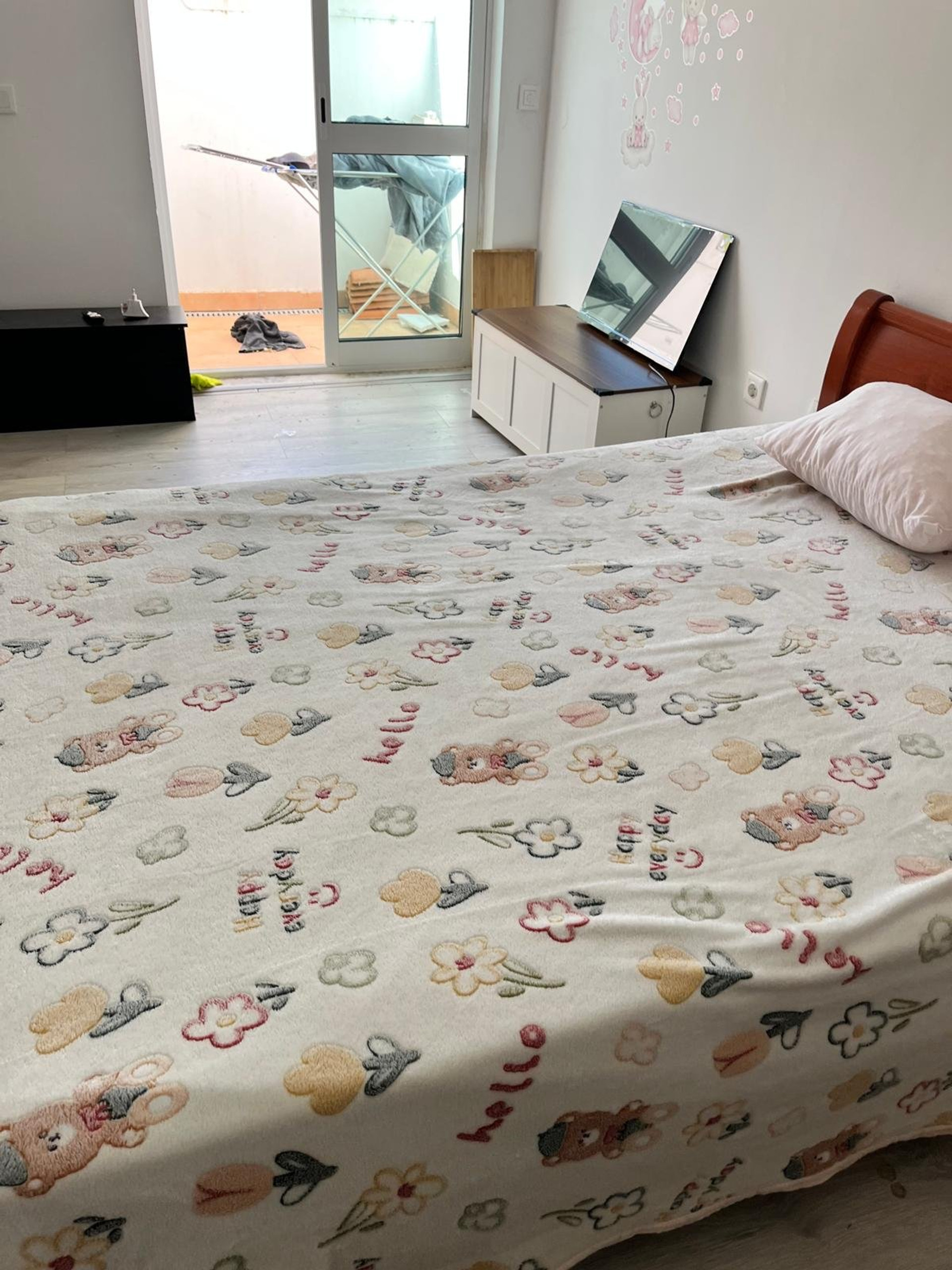 Double bedroom with balcony access