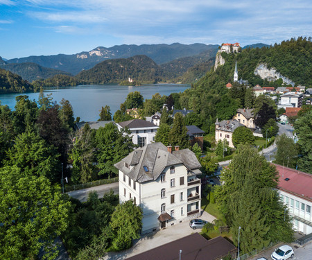 Cozy apartment in a classic villa near Lake Bled