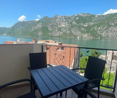 Great seaside flat with Risan bay view