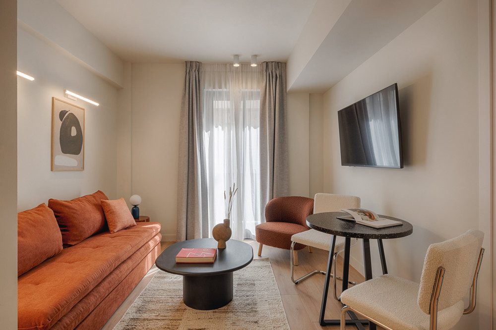 LEON #13 - New 1-bedroom apartment, close to metro preview