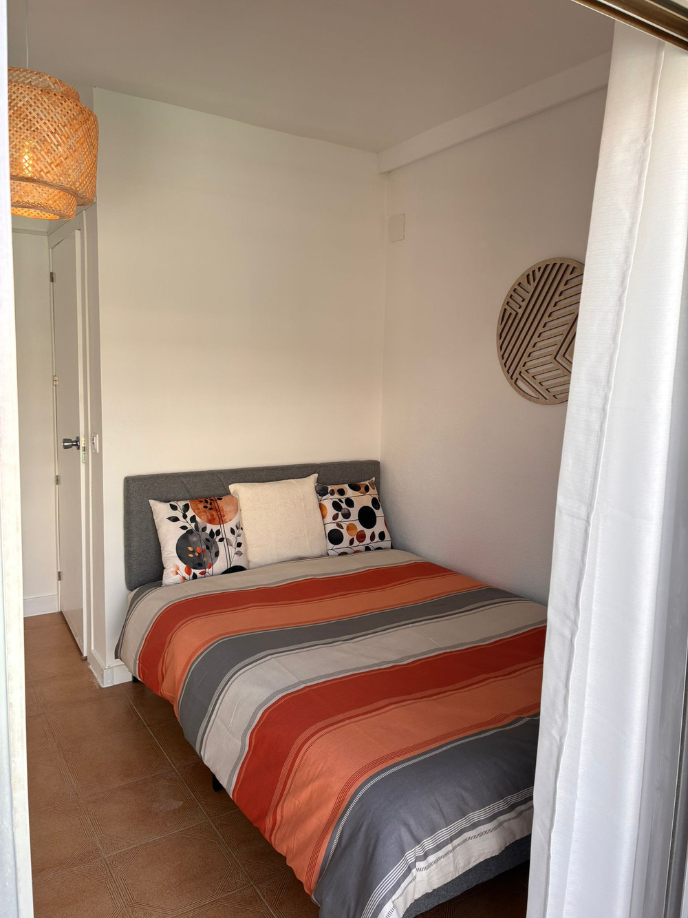 Cozy and bright room in the center of Alicante preview