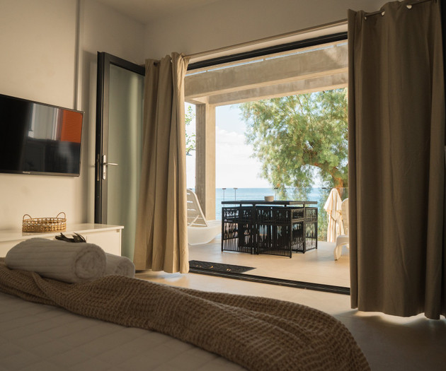 Bed, TV and terrace sea view